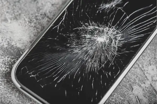 38339958 Smartphone with cracked screen