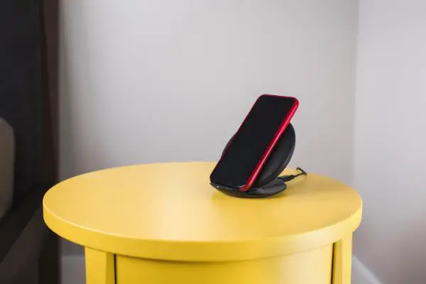 41296748 Smartphone on a wireless fast charger station