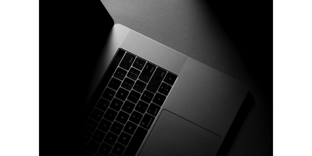 Does Temperature Affect MacBooks? (Explained) WhatsaByte