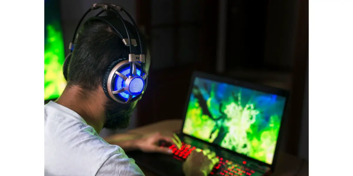 AdobeStock_145476022 Young gamer playing video game wearing headphone.
