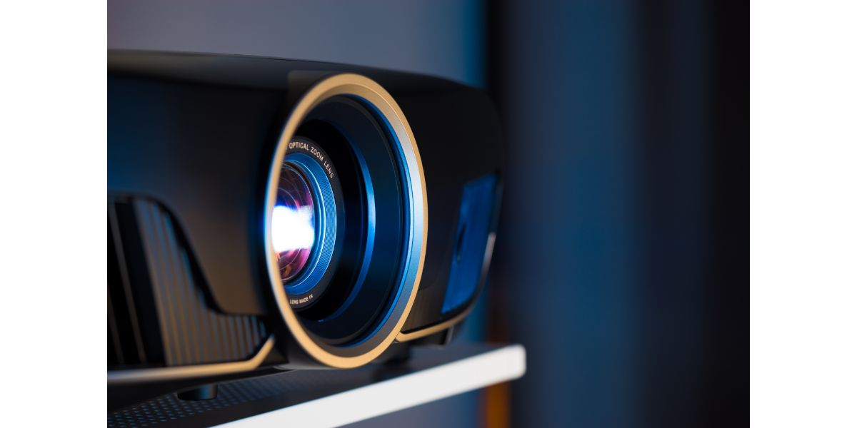 AdobeStock_149856741 Closeup of projector with blurred background