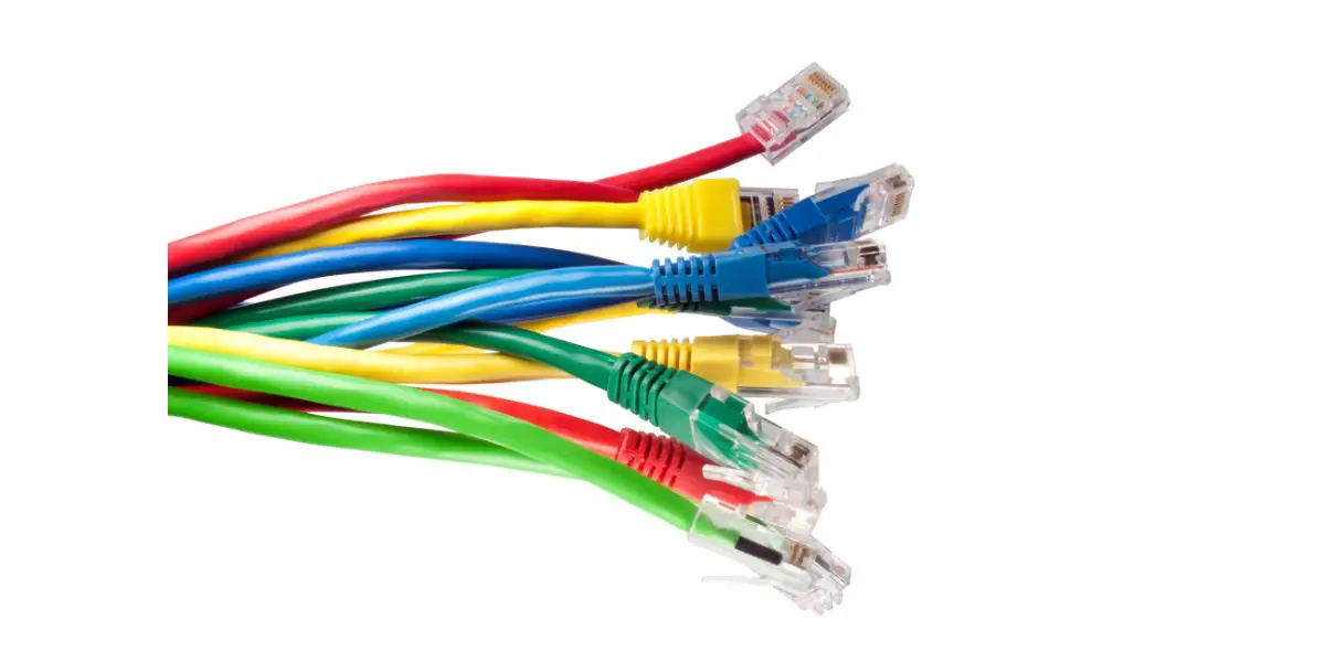 AdobeStock_21064108 Set of brightly multi coloured ethernet network cables