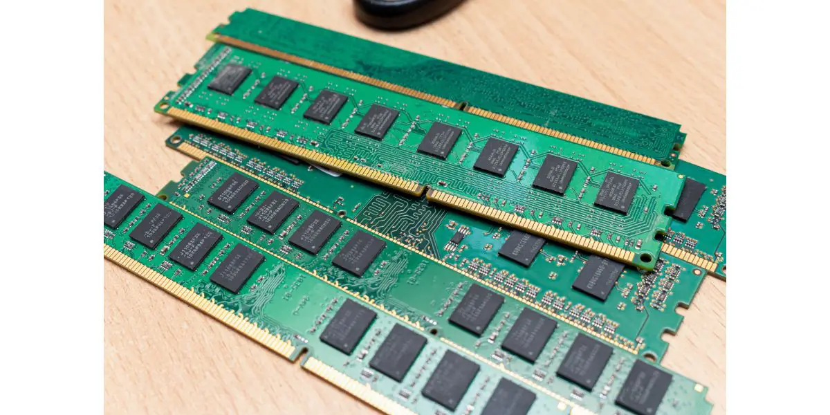 AdobeStock_306841521 Pack of ddr dimm memory on a wooden table