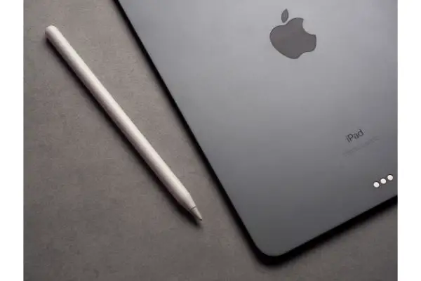 AdobeStock_306909649_Editorial_Use_Only Apple iPad Pro with Apple pencil