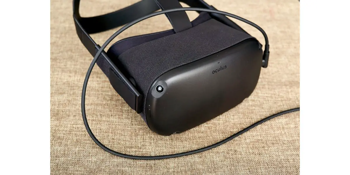AdobeStock_311654781_Editorial_Use_Only Oculus Quest VR virtual reality headset charging