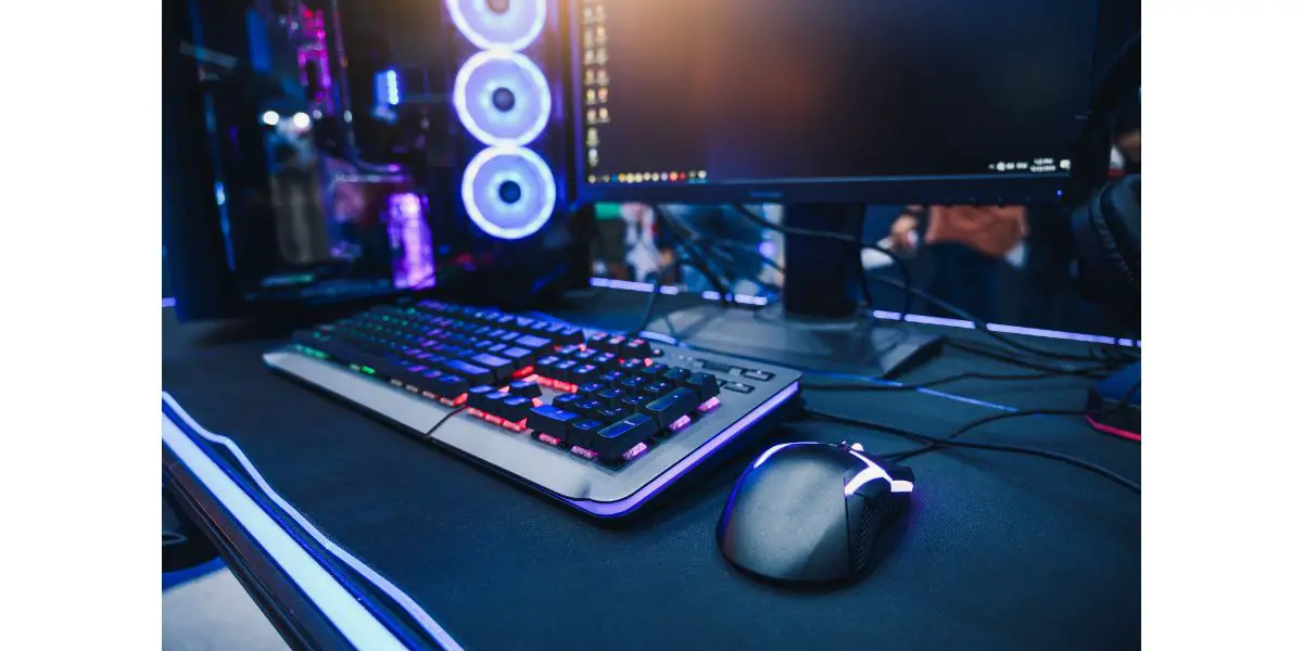 AdobeStock_315626059 The abstract image of the gamer's desk consisting of the desktop computer and gaming gear