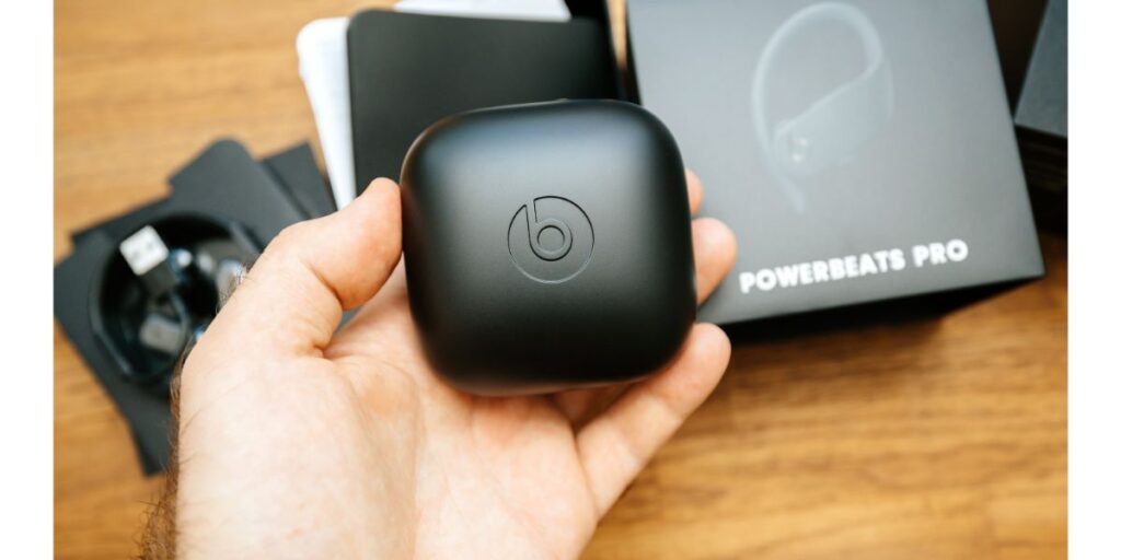 Why Is Powerbeats Pro Case Blinking Red and White? (7 Fixes) WhatsaByte