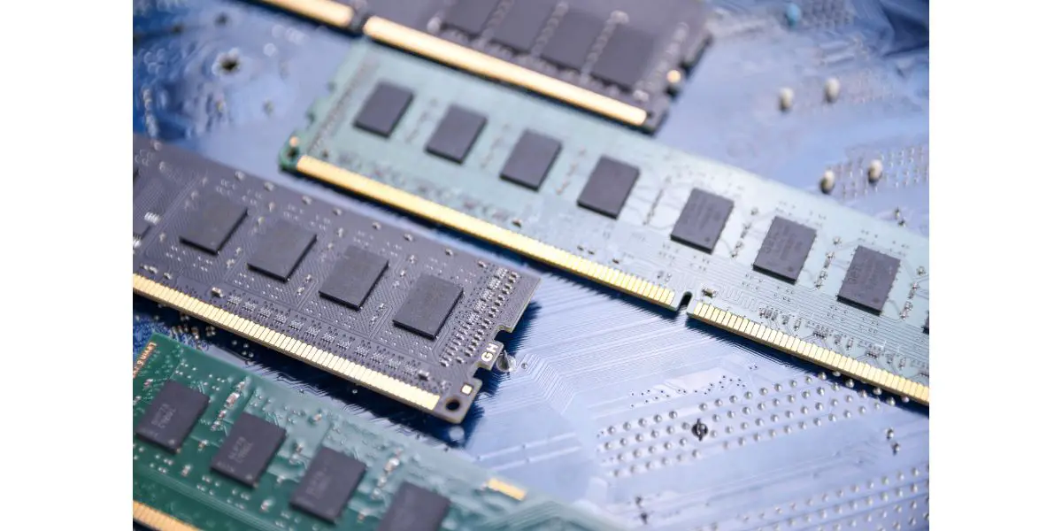 AdobeStock_351354756 Computer memory RAM on motherboard background