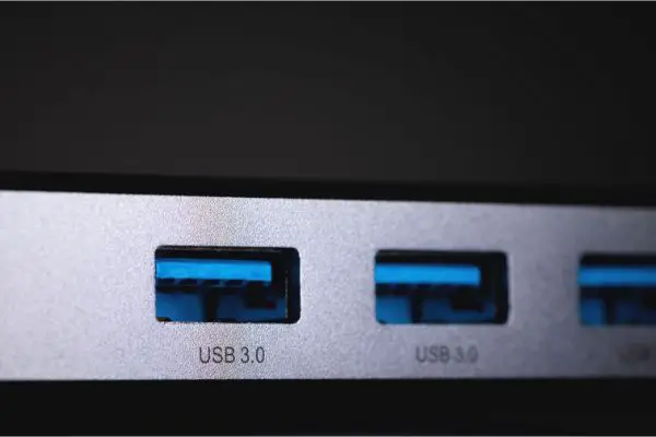 AdobeStock_398766923 USB 3.0 Ports on Universal Hub Panel