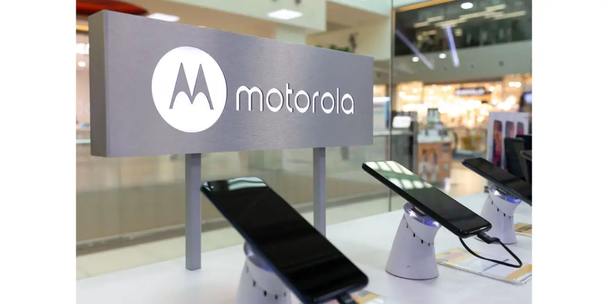 AdobeStock_480049912_Editorial_Use_Only Motorola mobile smartphones in retail store