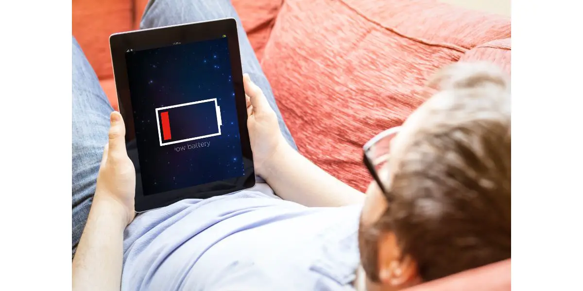 AdobeStock_78241650 man with low battery tablet slaying down on a couch