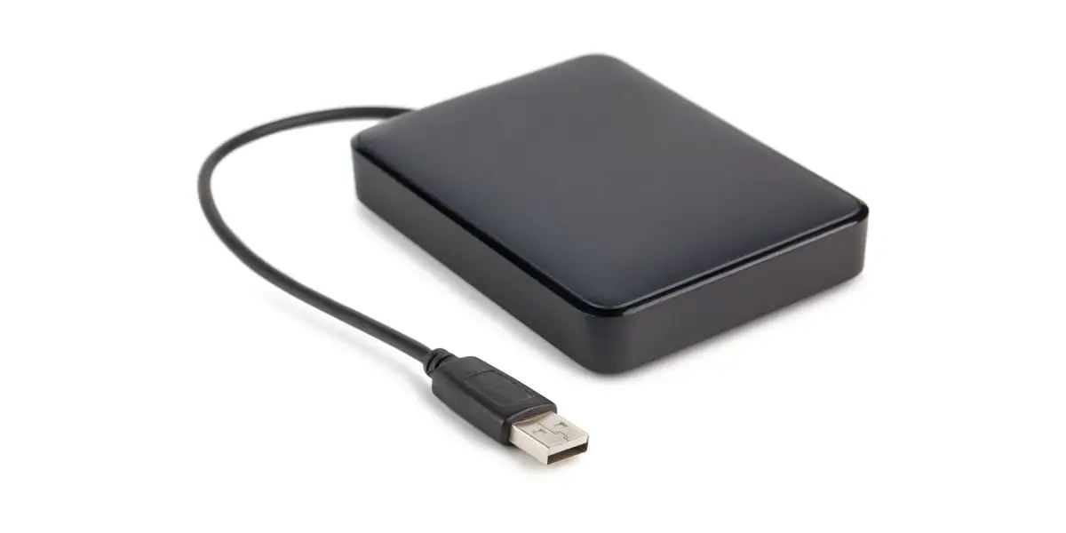 AdobeStock_78668064 External hard disk with cable white background