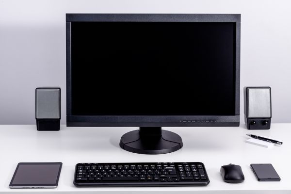 Depositphotos_166389592_S Blank pc monitor on desktop