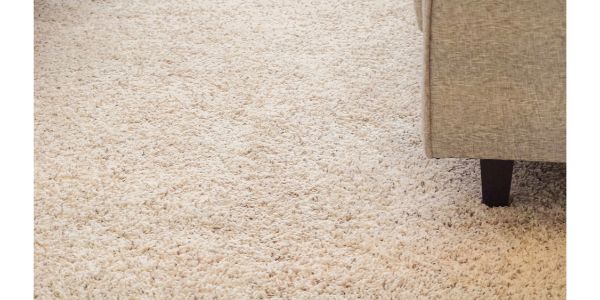 Depositphotos_190941434_S Rug on hardwood floor in living room of residential house