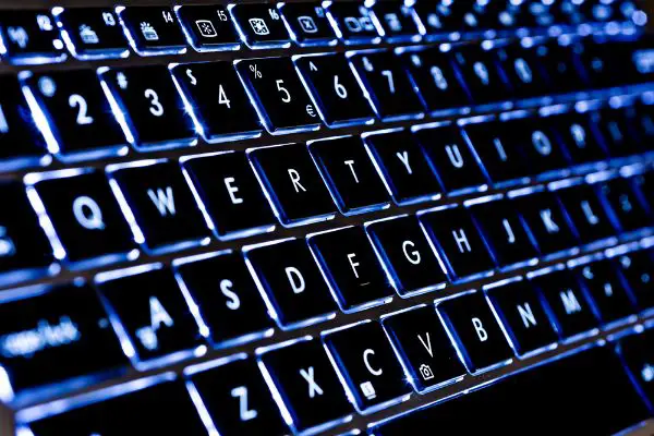 Depositphotos_22934440_S illuminated keyboard