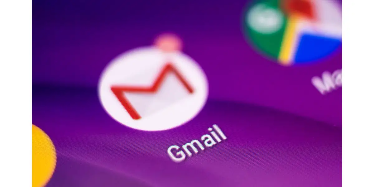 Depositphotos_230242240_L Closeup mobile Gmail and android google services icons on purple blurred background