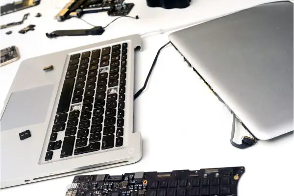 Depositphotos_273155462_S Broken Apple MacBook