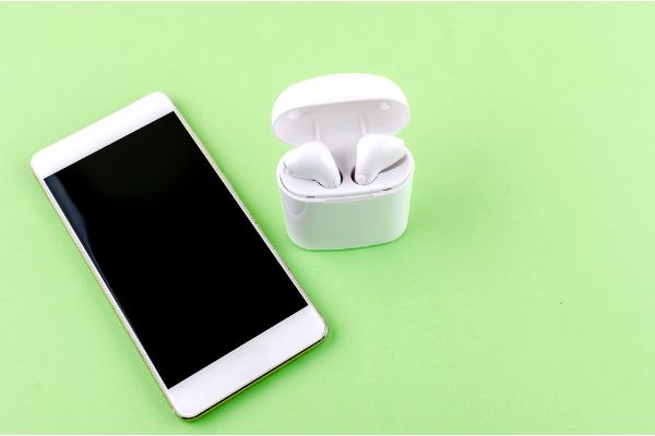 Depositphotos_283645938_S Airpods wireless headphones with phone