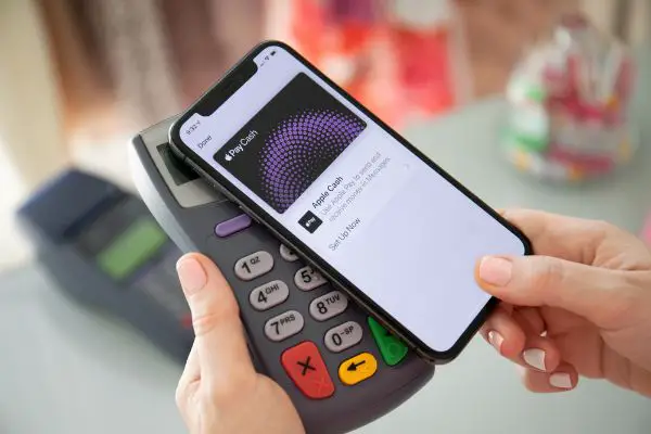 using apple pay cash at checkout