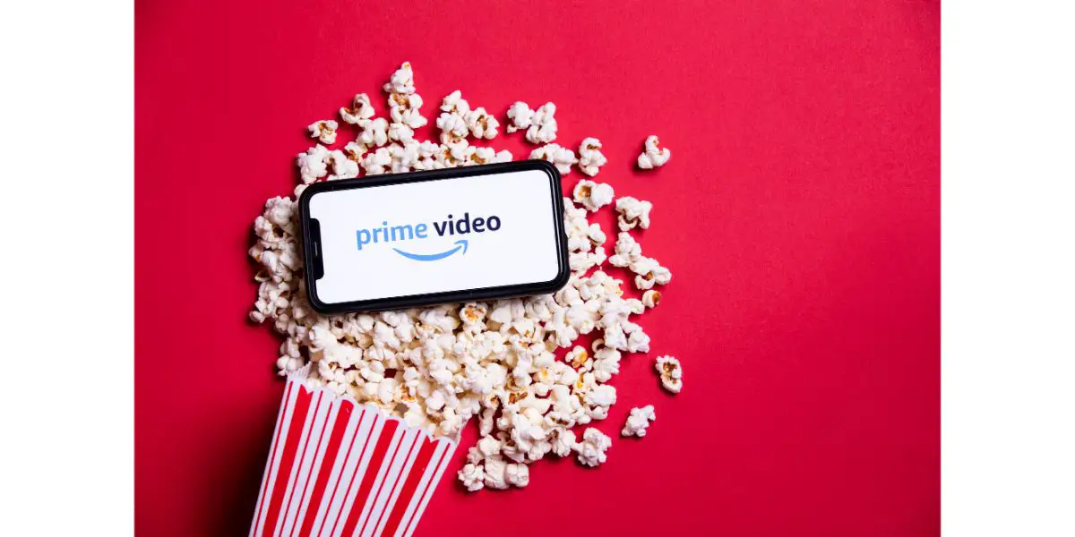 Depositphotos_372986008_L Amazon Prime video logo on a smartphone with popcorn on red background