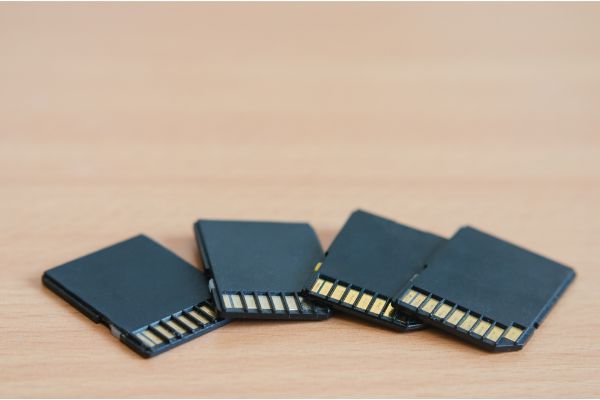 Depositphotos_376607592_S Close-up of multiple old sdhc memory cards