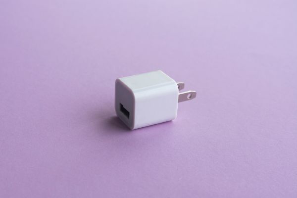 Depositphotos_381136220_S iphone wall charger