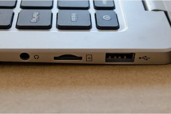 Depositphotos_406404074_S USB port, memory card slot and notebook