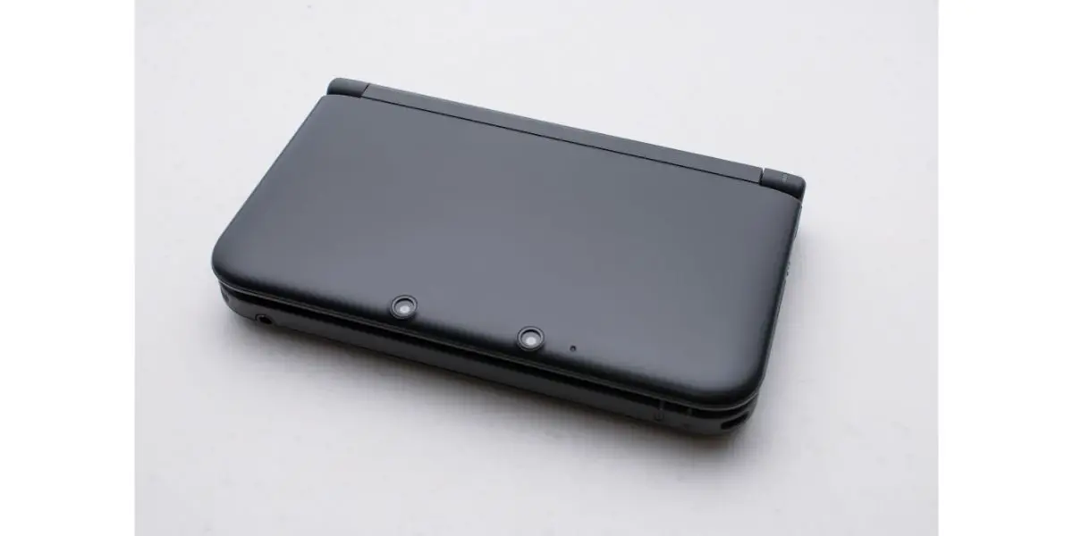 Depositphotos_42699215_L Black Nintendo 3DS XL on white background