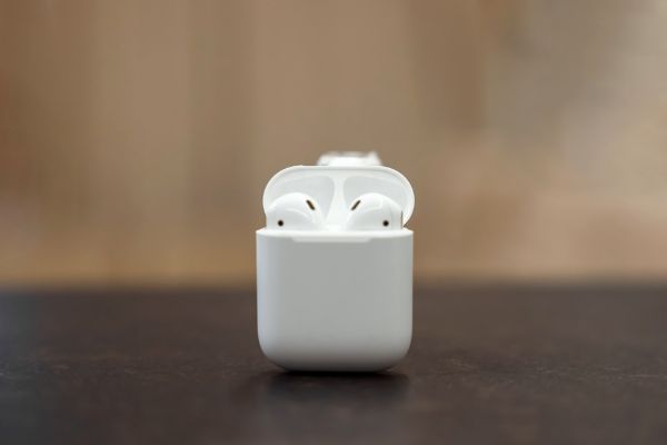 Depositphotos_440836750_S White modern wireless headphones close-up