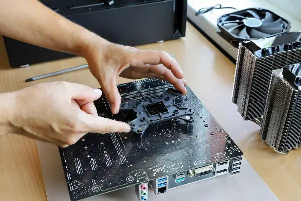 What Is a Backplate for a Motherboard? (Explained) | WhatsaByte