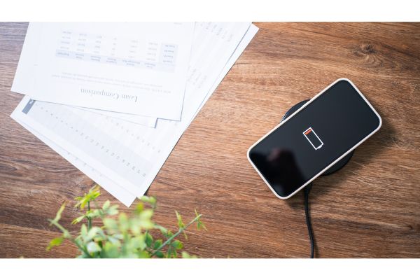 Depositphotos_522390794_S Charging mobile phone battery with wireless charger