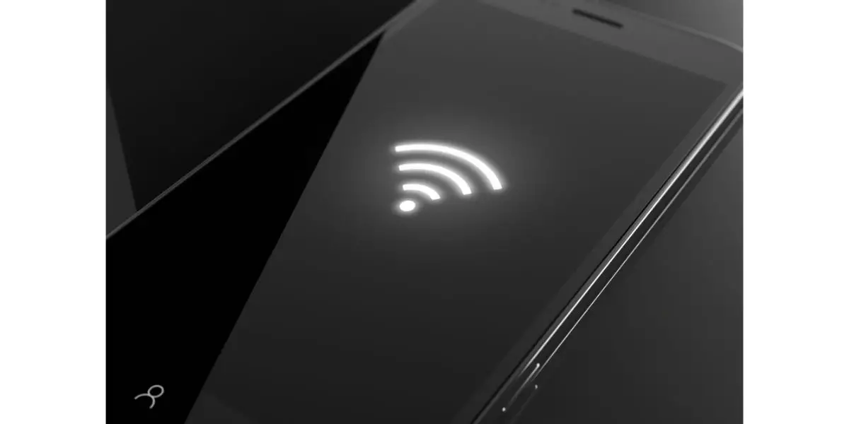 Depositphotos_54888301_L wifi symbol with full bars on black smartphone. B;ack background
