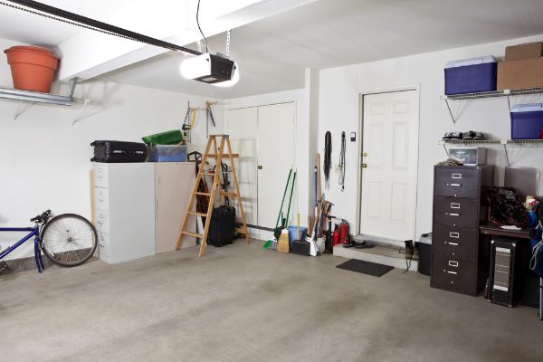 Depositphotos_8017773_S clean house garage