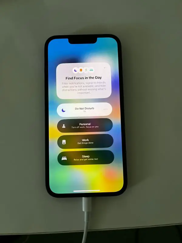 Photo of iphone 13 showing do not disturb turned on 