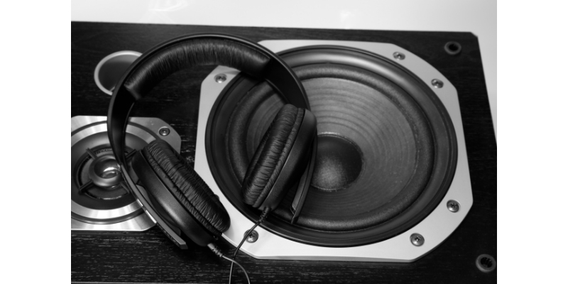 headphones speakers (1)