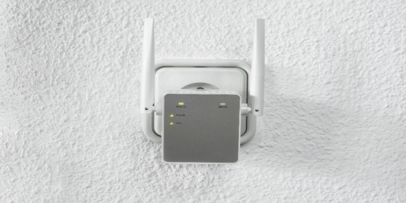How Far Can a Wifi Extender Be from a Router? 